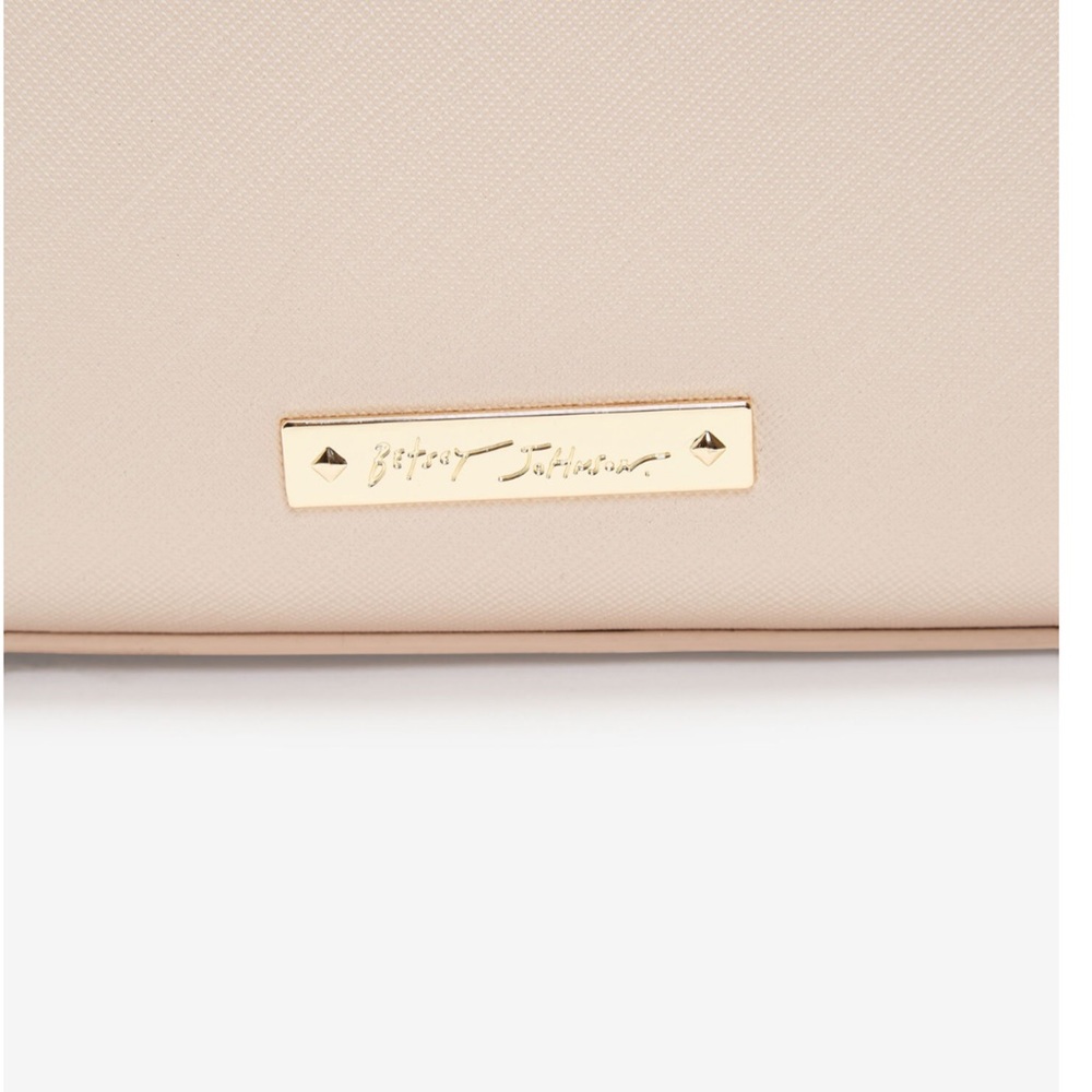 NEW BETSEY JOHNSON XO Kyla Crossbody Purse handbag Bag Oatmeal - Picture 4 of 7